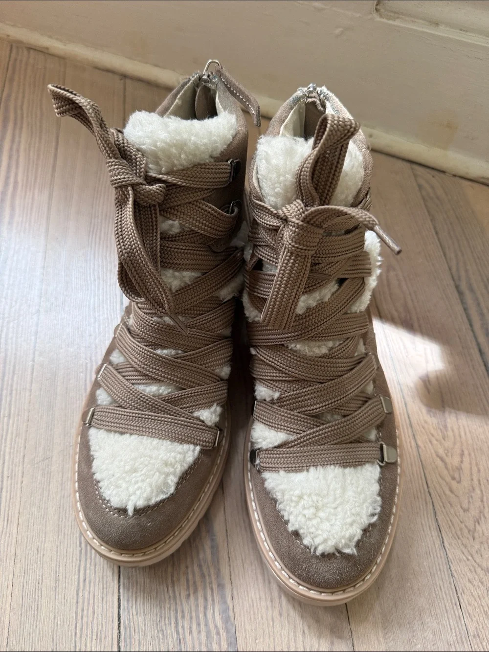 Dolce Vita Taupe Suede Faux Shearling Lace Up Hiker Lug Sole Boots Size 7
